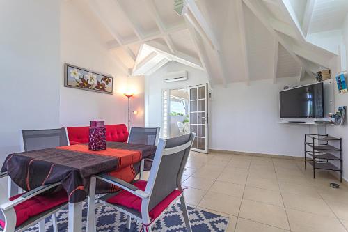 Shared lounge/TV area, Chez Gerty Et Jocelyn in Le Moule