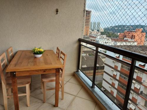 Balcony/terrace, Lindo Apartamento no Guaruja - Enseada near Nutre Mare Pizza Bar