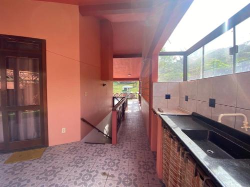 Casa 250 mts mar com Quarto Terreo e Piscina
