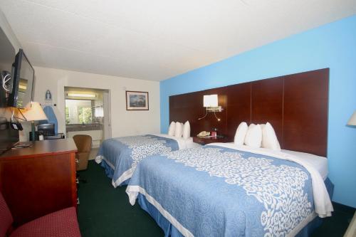 Hamilton Inn - image 2