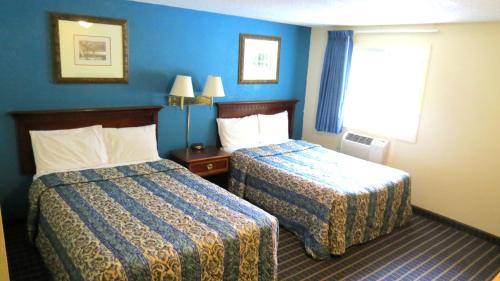 2 double beds