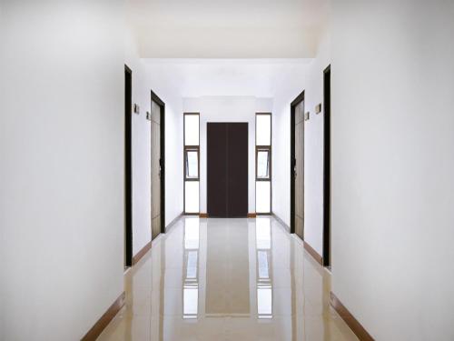 Chateau Hotel & Apartments in Pathum Thani