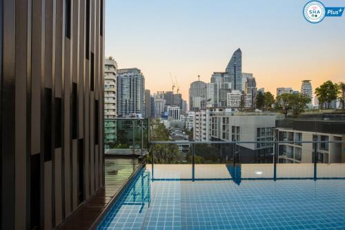 Adelphi Forty-Nine, Bangkok