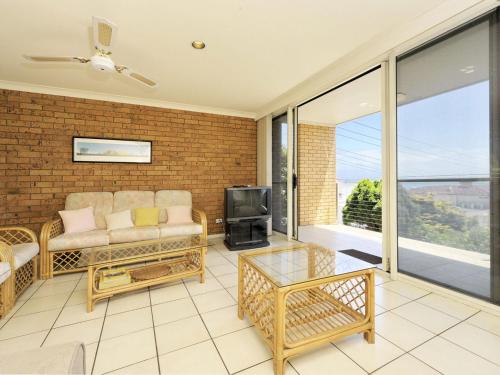 The Crest Unit 1 6 8 Tomaree Road