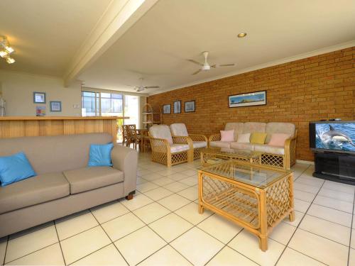 The Crest Unit 1 6 8 Tomaree Road