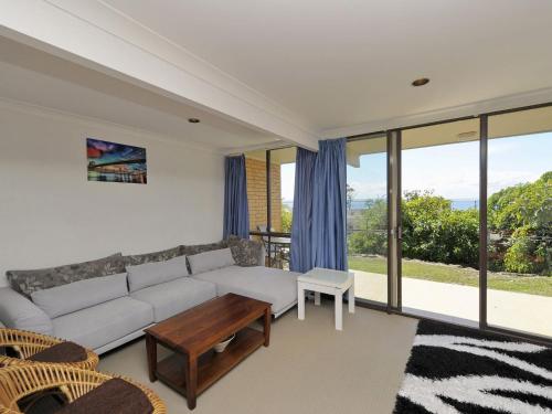 The Crest Unit 5 6 8 Tomaree Road