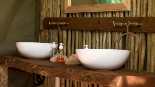 Bathroom, O Bona Moremi Safari Lodge in Khwai