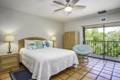 Tropical Getaway 3 Bed/2 Bath walking Distance to the Beach - image 14