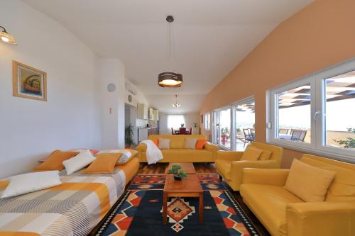 Vanda Land penthouse 1