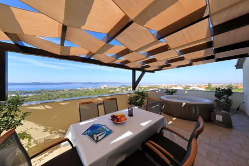 Vanda Land penthouse 2