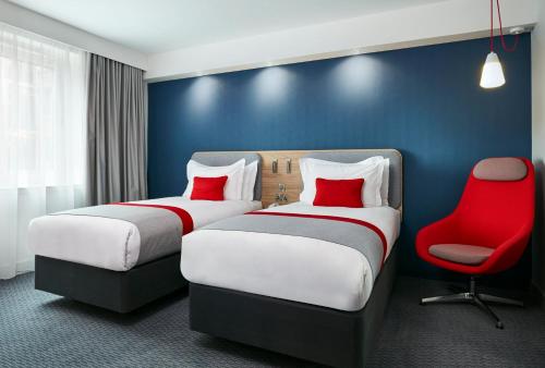 Standard Twin Room with Free Hot Breakfast image 4
