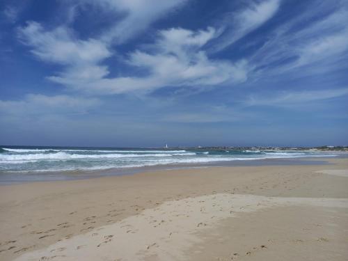 Rolling Tide - Lovely new flat near restaurants and beach with solar - free wifi and DSTV, Cape St Francis (photo 5)