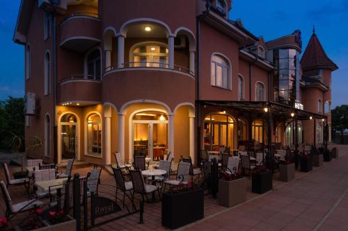 ทัศนียภาพภายนอกโรงแรม, Garni Hotel Royal Crown in กัต