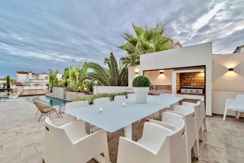 Villa N15 en plein cœur de la Marina, proche de Rosas, Costa Brava