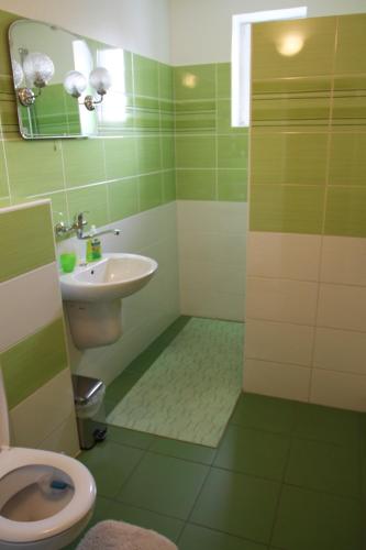 One-Bedroom Apartment image 7