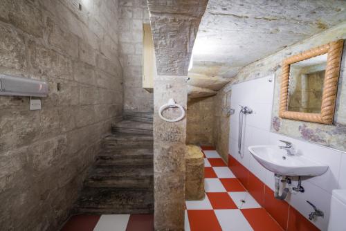 One-Bedroom Apartment image 10
