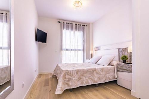 Pacifico Beach Apartment in Malaga by Solaga Holiday Homes - image 5