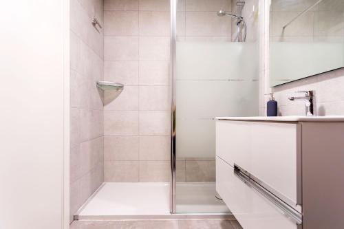 Pacifico Beach Apartment in Malaga by Solaga Holiday Homes - image 2