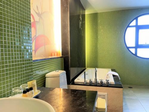 room detail thumbnail 2