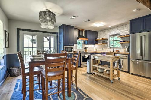 Dripping Springs Cabin with Pool, Hill Country Views in Dripping Springs, USA