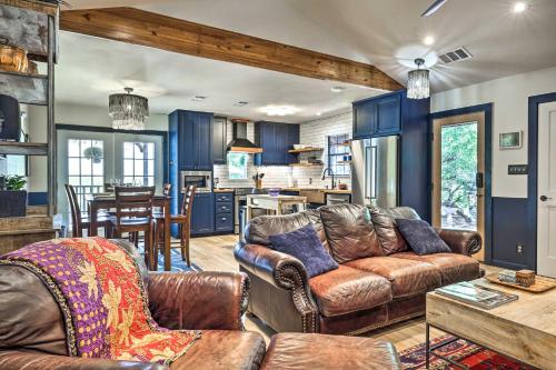 Dripping Springs Cabin with Pool, Hill Country Views in Dripping Springs, USA