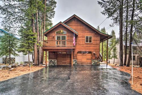 Luxe Truckee Cabin with Golf Course View and Deck