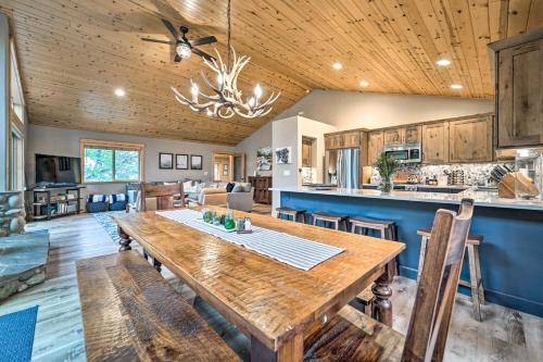 Luxe Truckee Cabin with Golf Course View and Deck