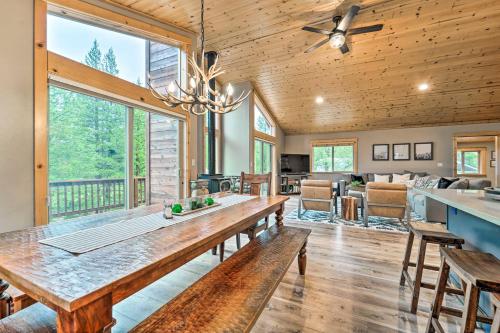 Luxe Truckee Cabin with Golf Course View and Deck