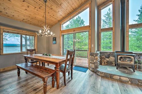 Luxe Truckee Cabin with Golf Course View and Deck