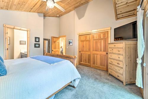 Luxe Truckee Cabin with Golf Course View and Deck