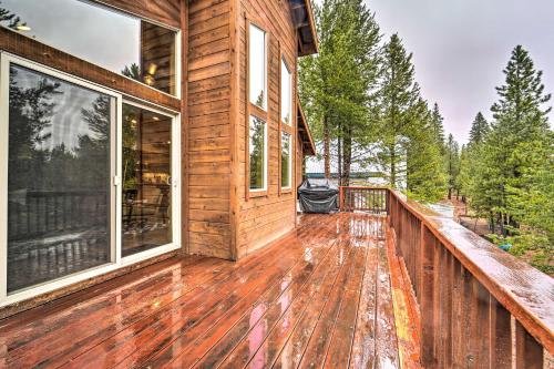 Luxe Truckee Cabin with Golf Course View and Deck