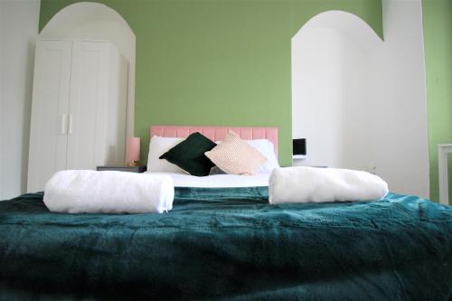 Large Flat with Super Fast WiFi and Free Parking