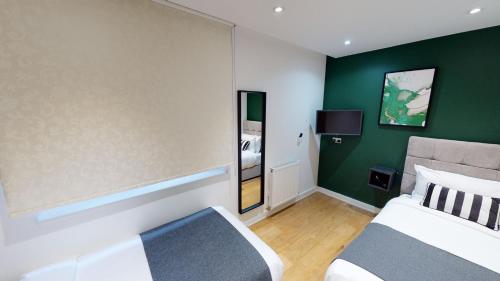 Quay Apartments Manchester - image 9