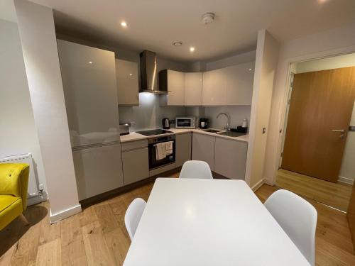 Quay Apartments Manchester - image 6