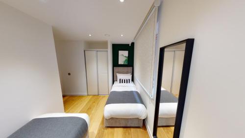 Quay Apartments Manchester - image 14