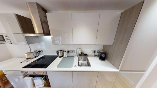 Quay Apartments Manchester - image 10