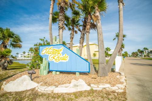 Beach Side Home Home - main image