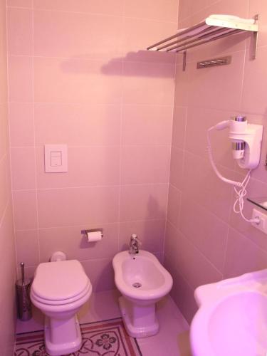 Deluxe Double Room image 3