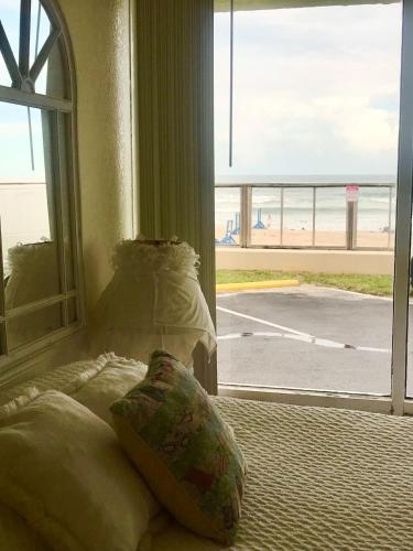 Ocean Waves - Ocean Front at Symphony Beach Club!, Ormond Beach (photo 5)