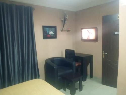 StayCation Suites And Apartment - image 3