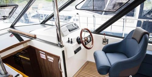 Jacht motorowy Nautika 1300 LUX