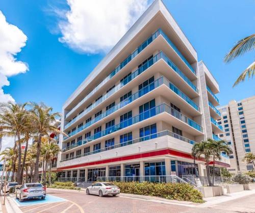 Contemporary Apt in Hollywood Beach, 3MIN Walk to Hollywood Beach Broadwalk