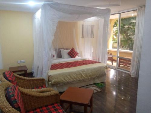Double Room with Balcony image 2