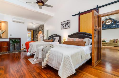 New Park Venue & Suites Room Type - Deluxe Quadruple Room