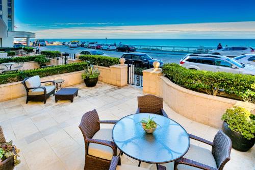 #101 - La Jolla Village Oceanfront - main image