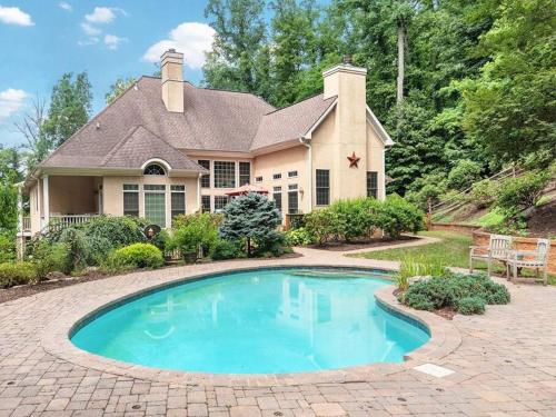 Luxury Asheville Property with a Private Pool near Biltmore Estate - Accommodation - Fletcher