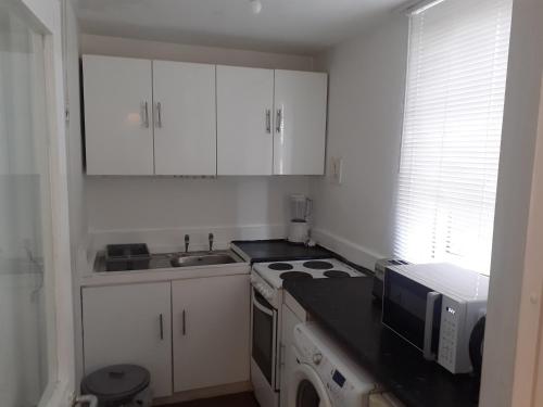 South London 1-Bed Apt Sleeps 3 8 mins to Tube, Londýn (fotografie 10)