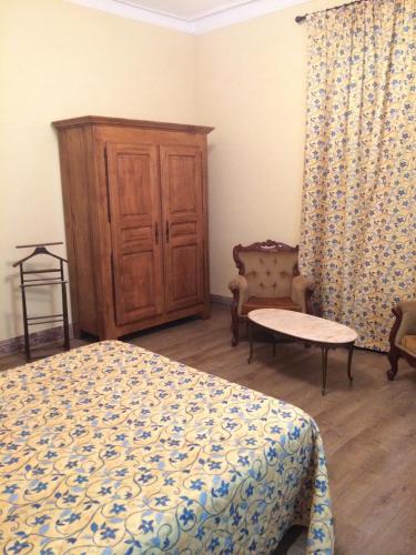 3 twin beds