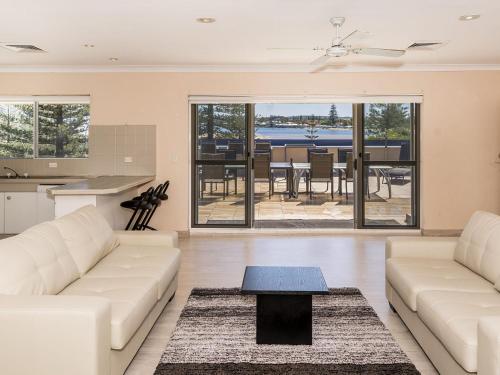 Lakeshore Apartments Unit 5 photo 1