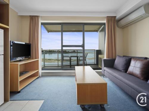 The Oaks Waterfront Resort, Unit 511